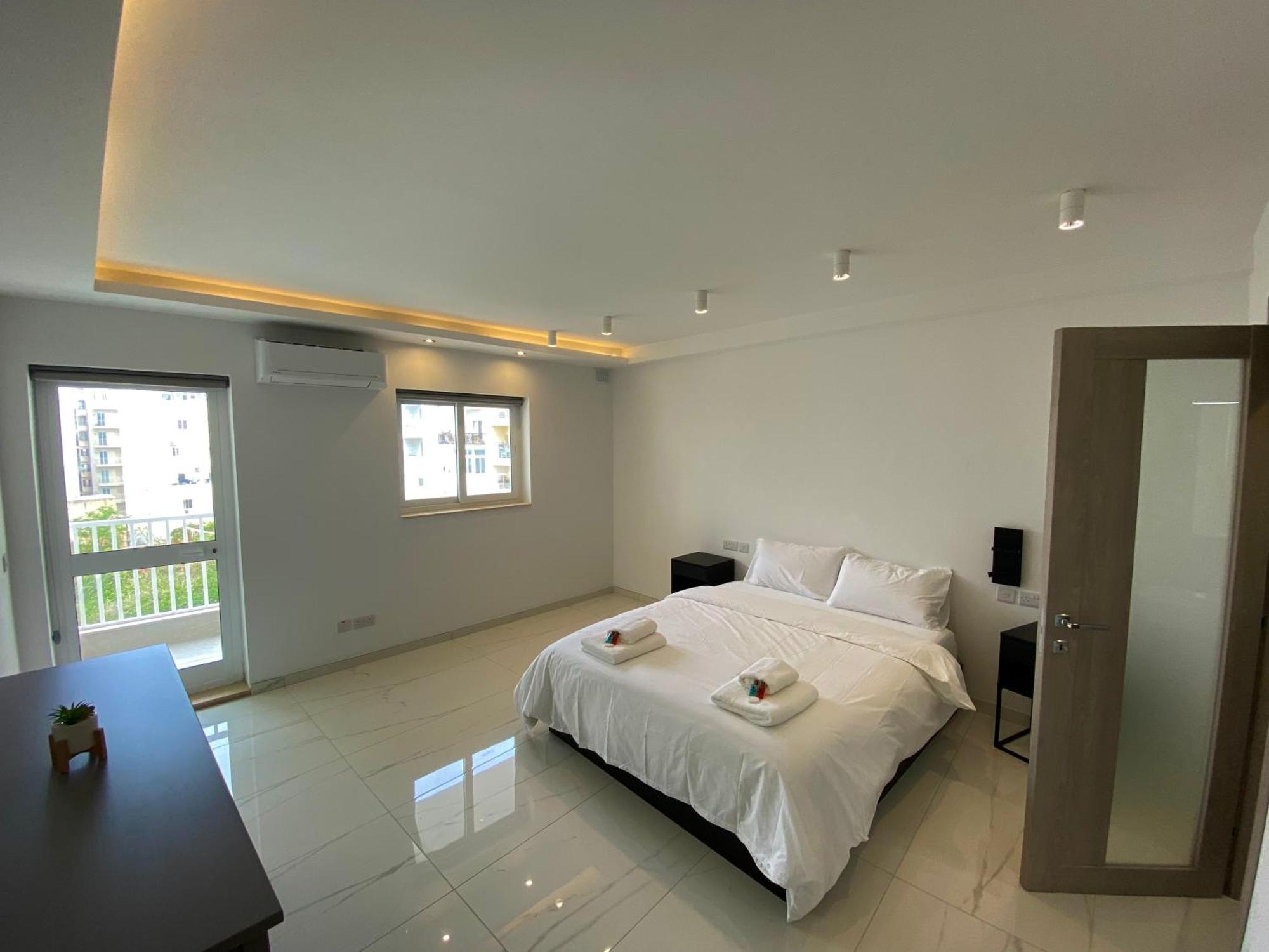 Tigne Sliema Three Bedrooms Apartment Экстерьер фото