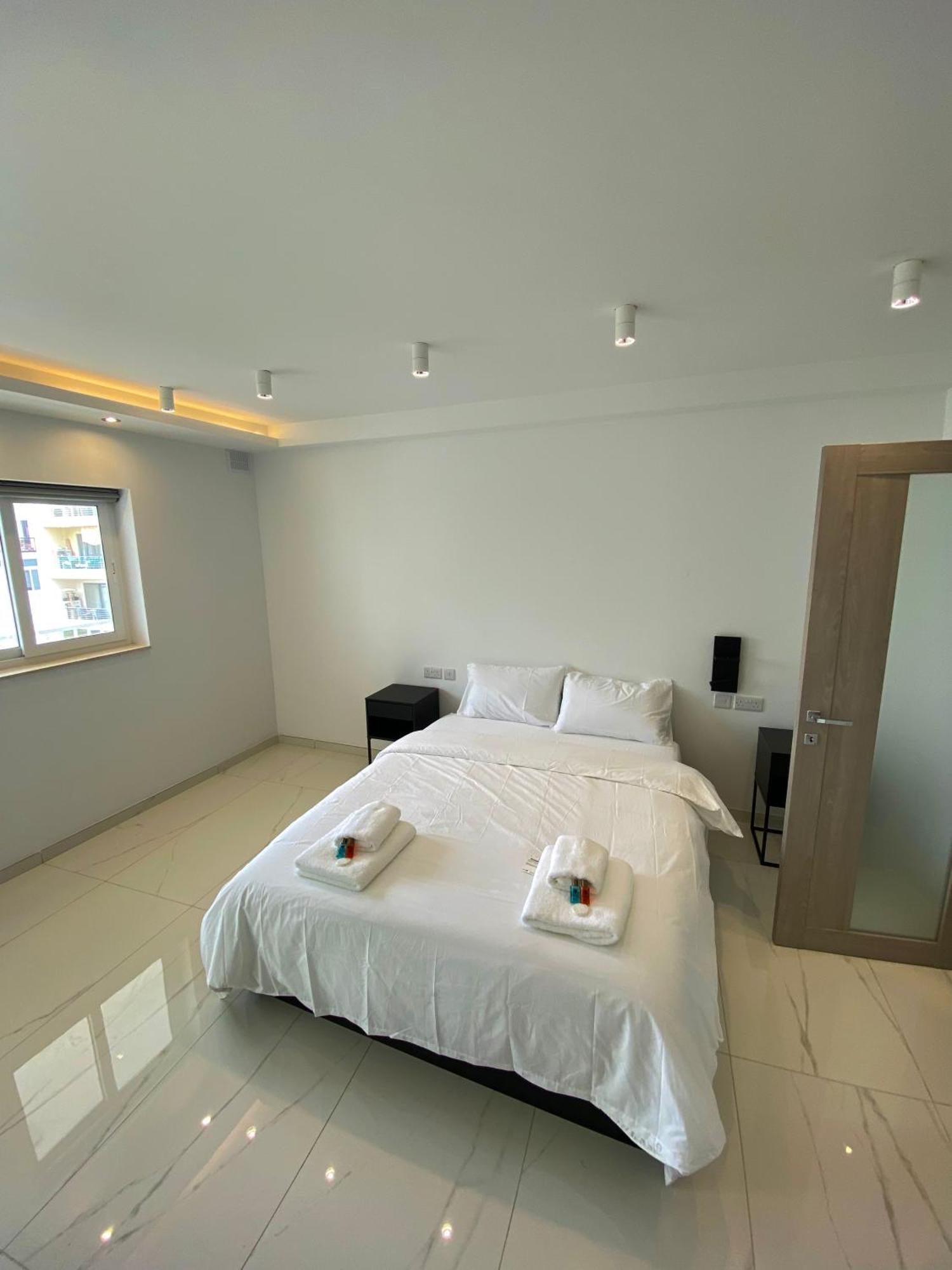 Tigne Sliema Three Bedrooms Apartment Экстерьер фото
